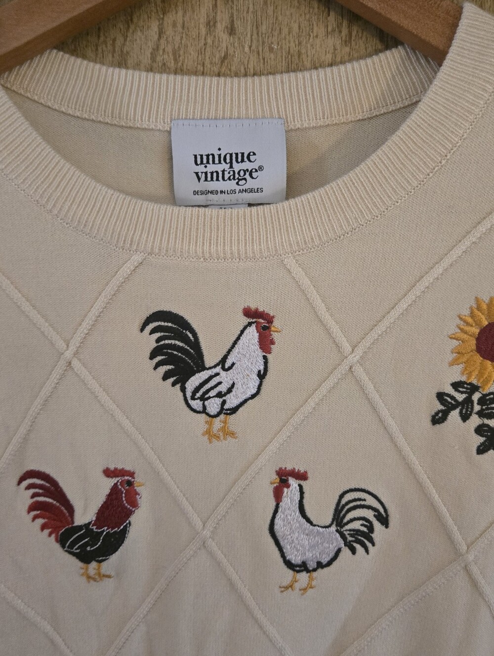 Unique Vintage Embroidered Roosters & Sunflowers Cream Sweater - Picture 4 of 6